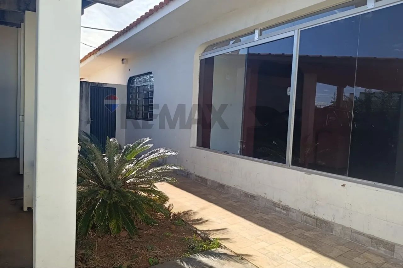 CASA À VENDA COM TERRENO DE 924 m²  CENTRO  ARAGUARI/MG - Foto 3