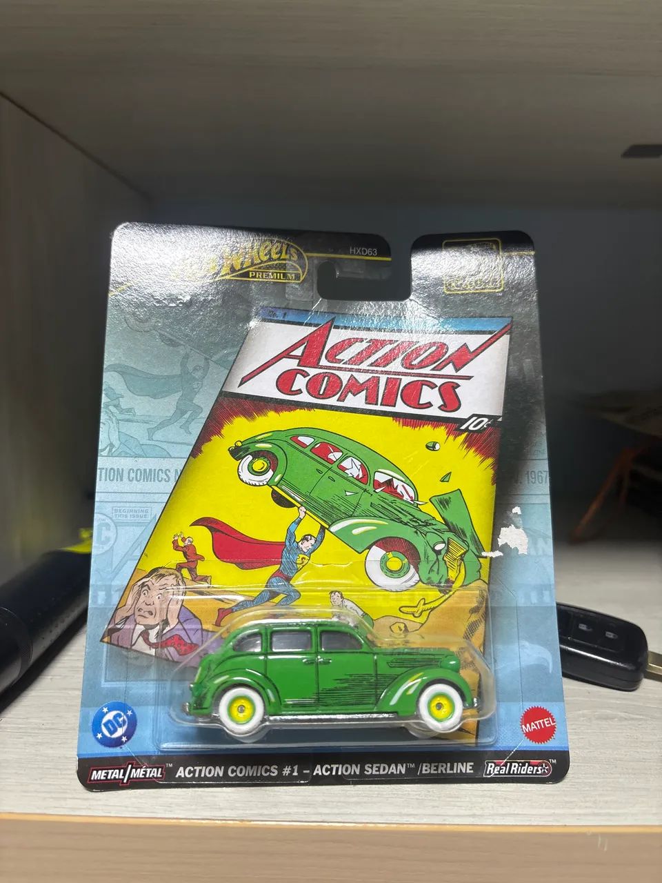 Carrinho Hot Wheels - Action Comics Sedan Berline 