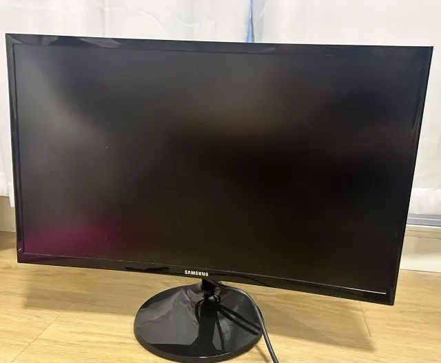 Monitor Samsung Curvo 24" Full HD - C24F390FHL