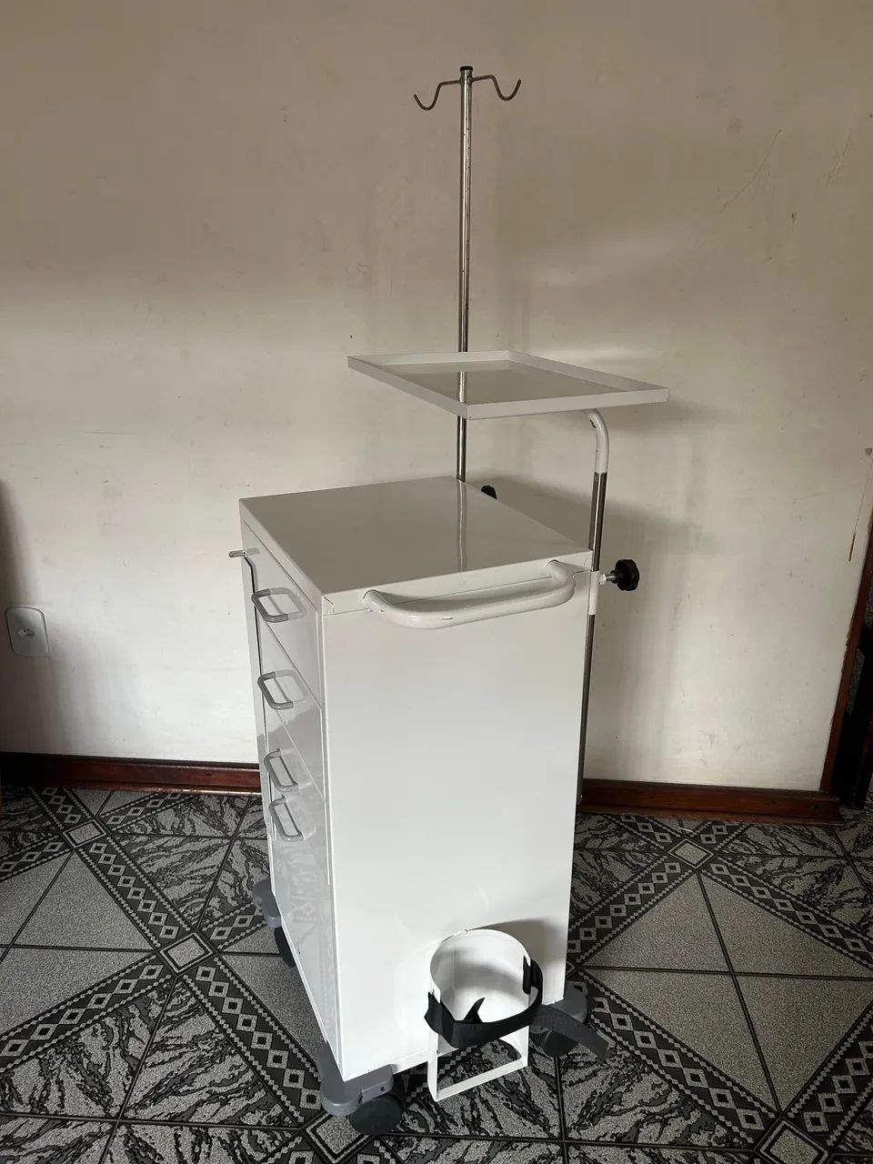 Carrinho Hospitalar/enfermagem com gavetas - Foto 2