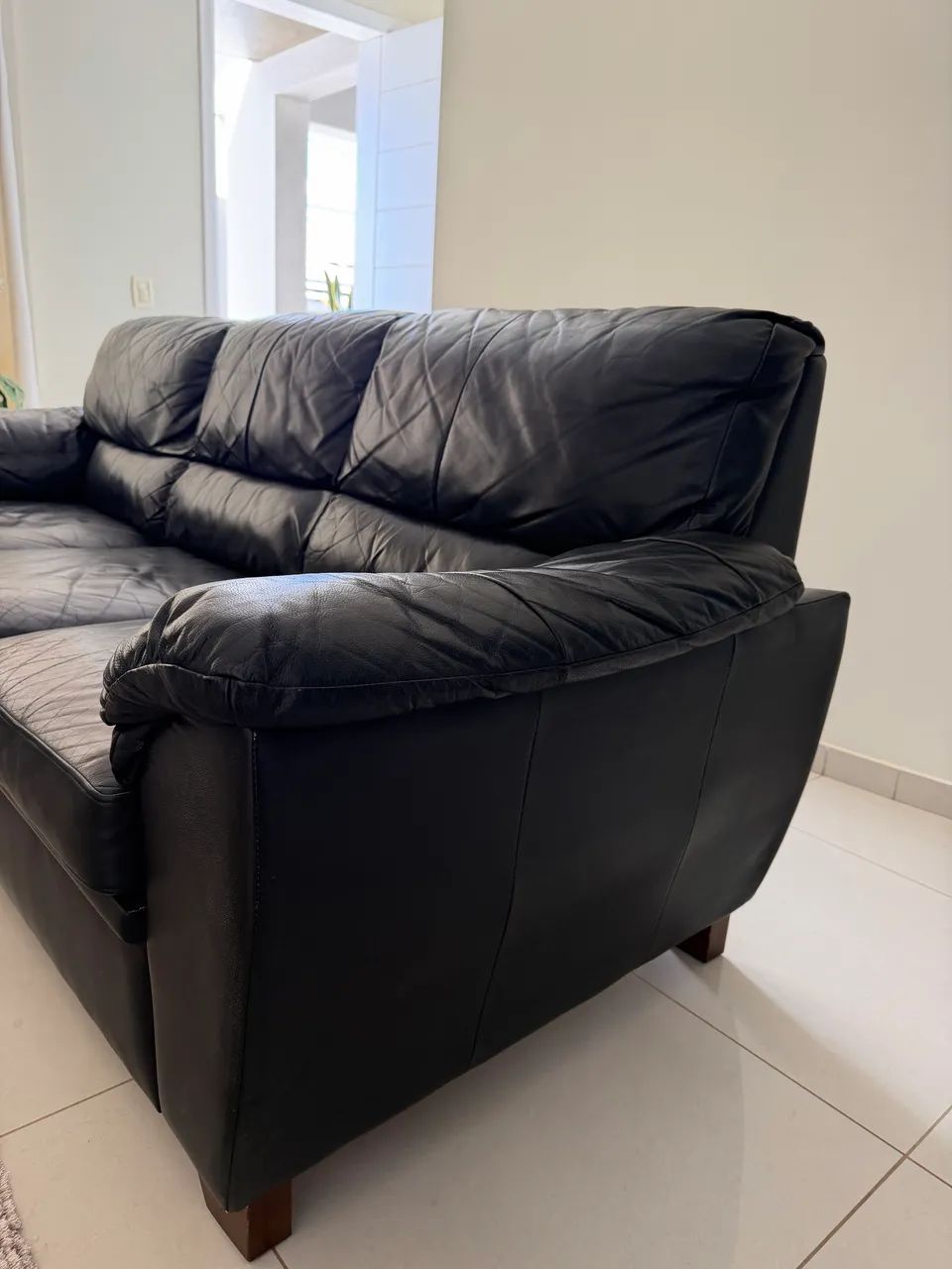 Vendo sofá de couro legítimo  - Foto 3