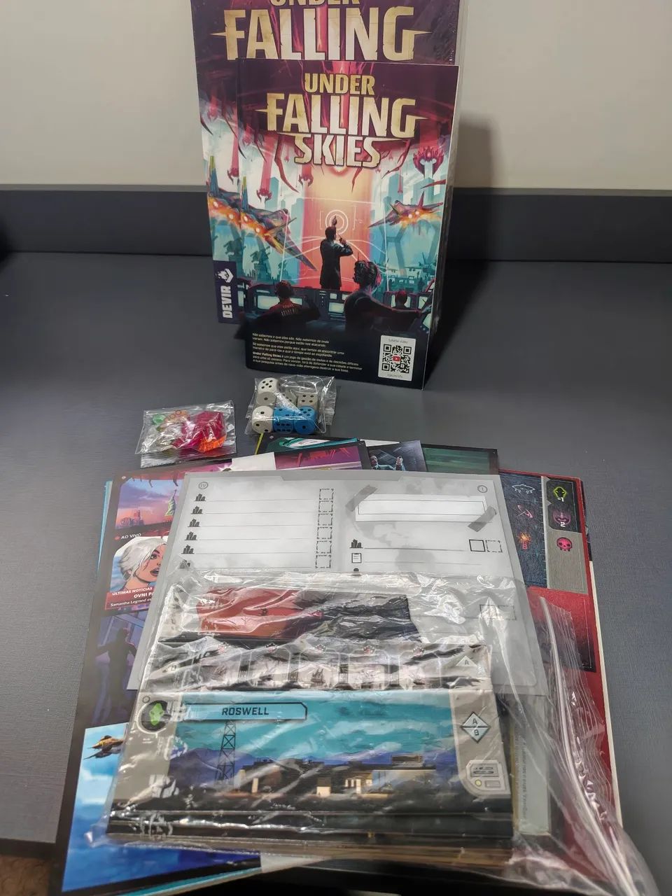 Jogo de Tabuleiro Under Falling Skies - Foto 3
