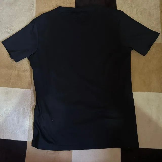 camiseta moncler patch logo preta - Foto 3