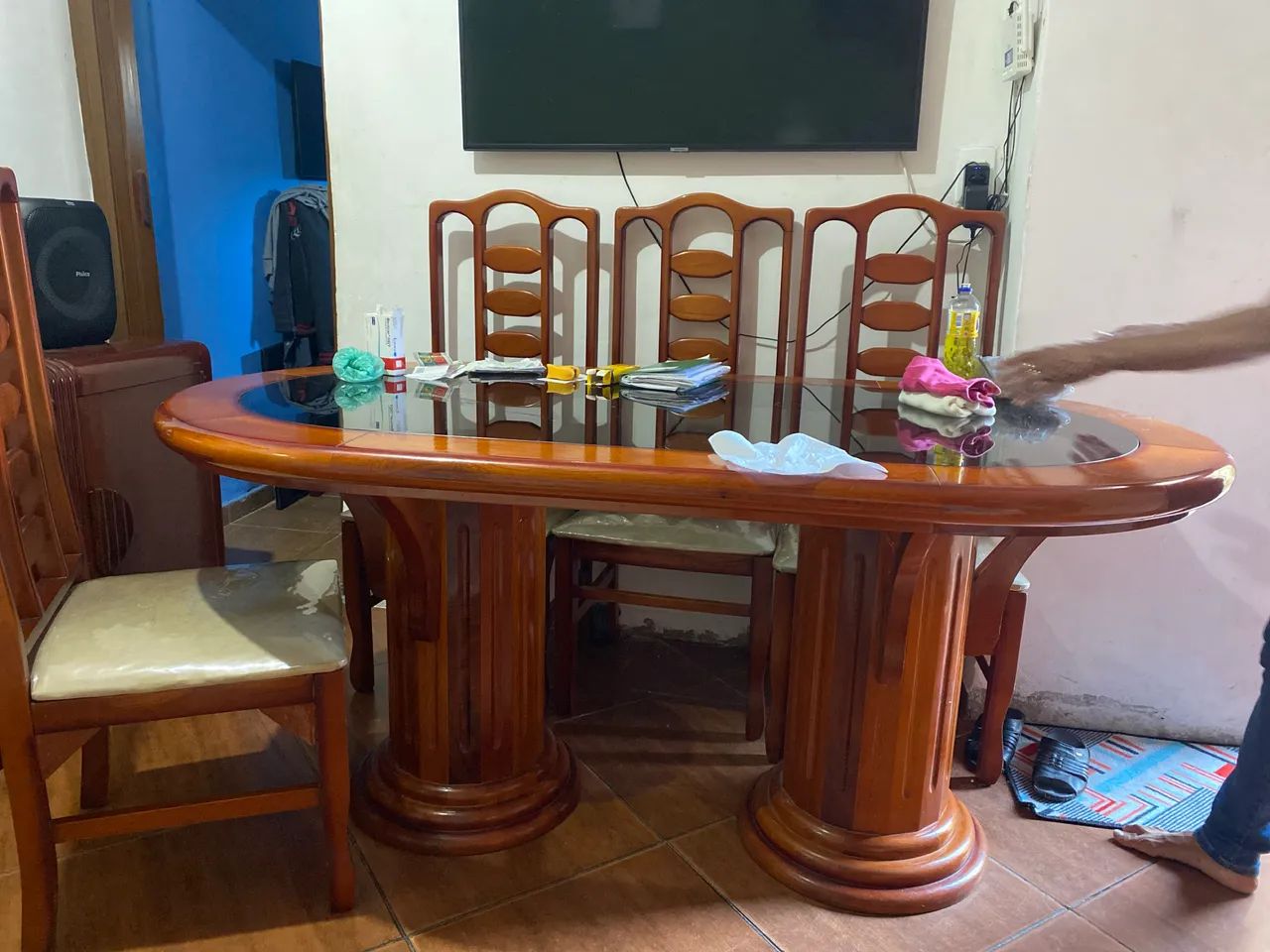 Mesa e rack dê madeira 