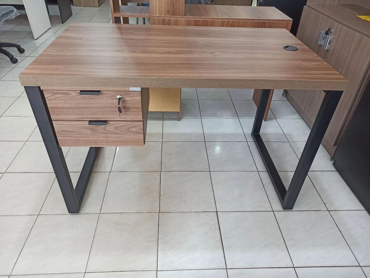 Mesa de 1.20m com 2 gavetas 