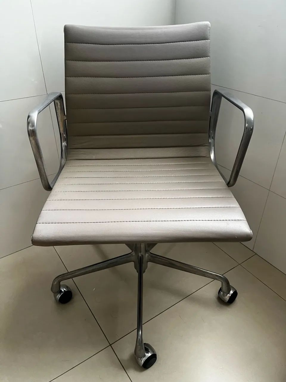 Cadeira de escritório Eames