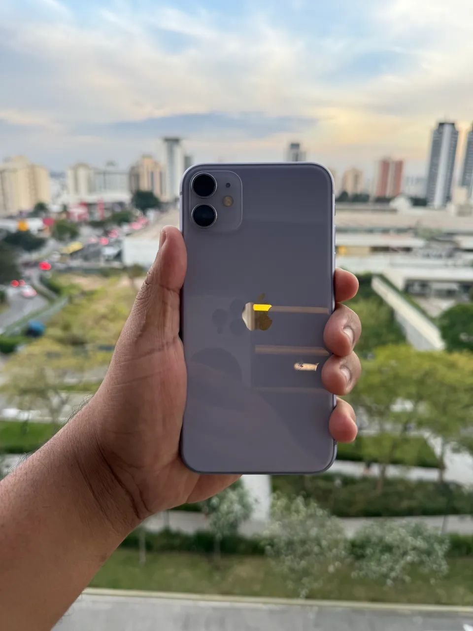 11 ROXO DE 128GB USADO