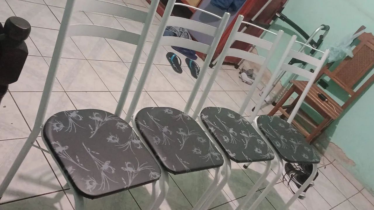 4 cadeiras de mesa estofadas - usadas em ótimo estado! - Foto 4