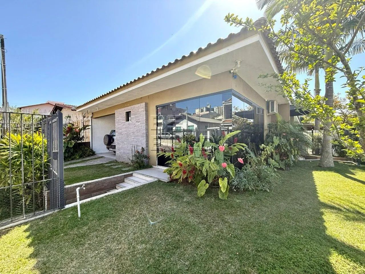 Casa com piscina e 3 dormitórios no Estreito - Foto 3