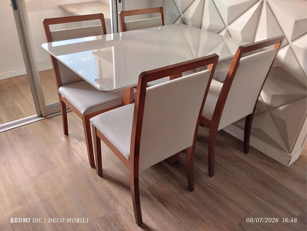 Mesa nova com cadeiras de madeira  - Foto 2