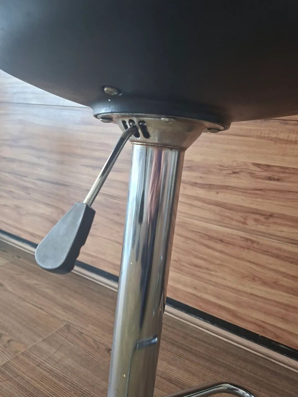 Banqueta Eiffel Giratória Estofada com Encosto Sala de Jantar - Foto 2