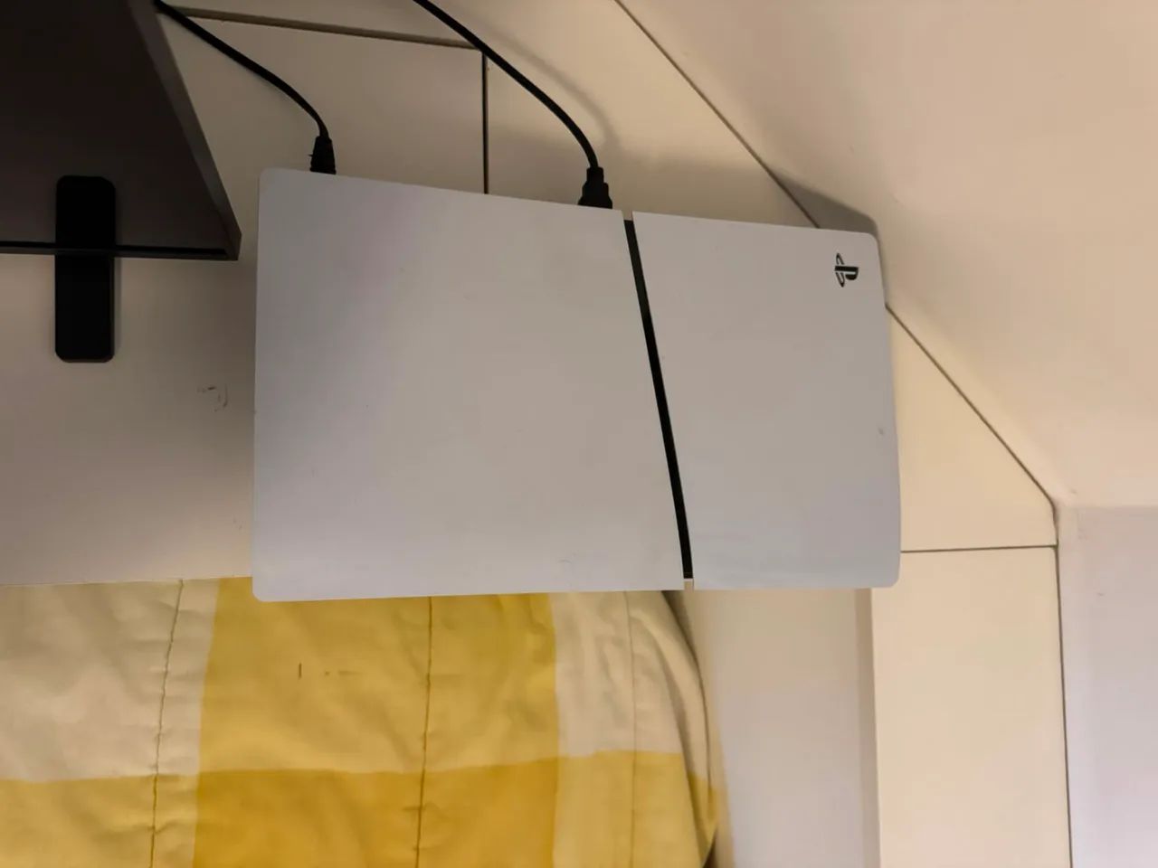 PS5 slim com 2 controles