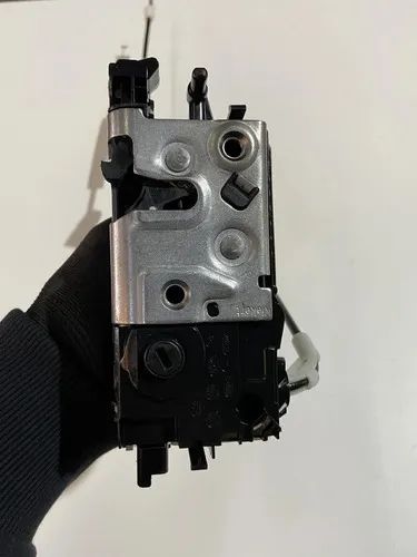 Fechadura De Porta Dianteira Direita Peugeot 208 2015 2016 - Peças