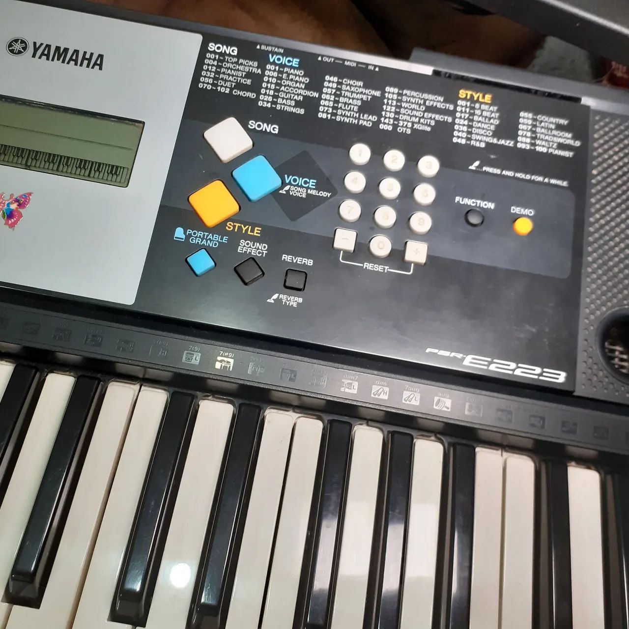 teclado Yamaha E223 - Foto 2