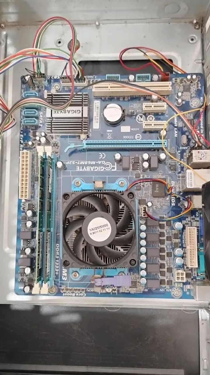 Placa-mãe Gigabyte GA-M68MT-S2P - Foto 2
