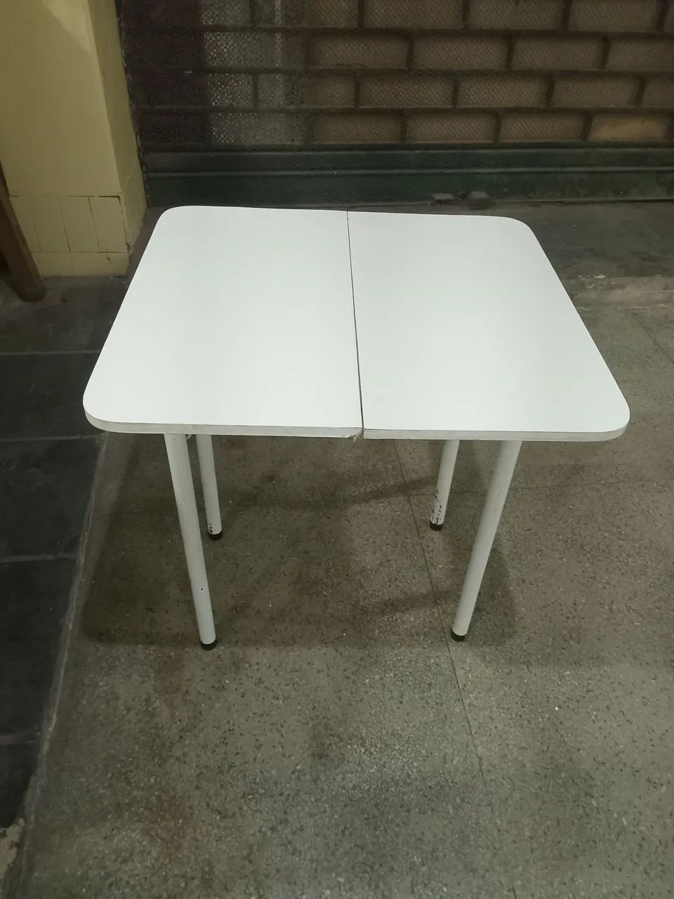 Mesa com 2 banquinhos - Foto 5