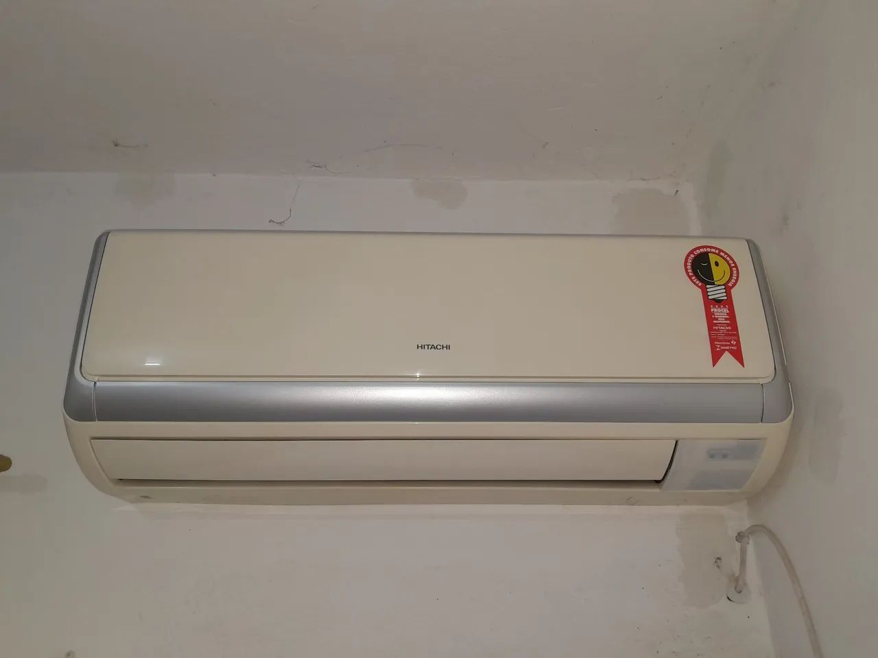 SPLIT HITACHI 9.000 BTUS 220V 