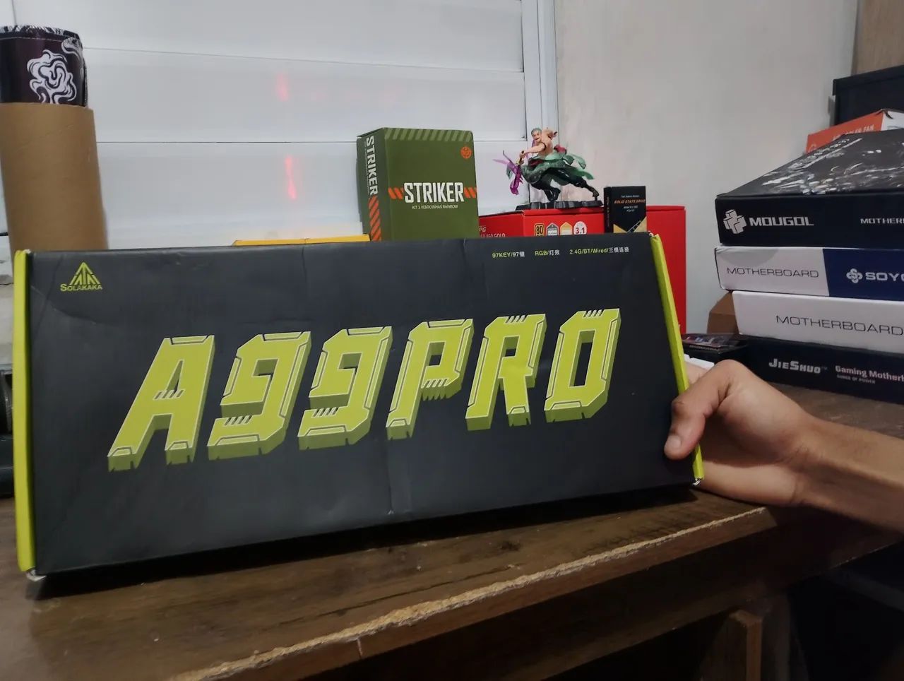 Teclado mecânico com Gif personalizável 