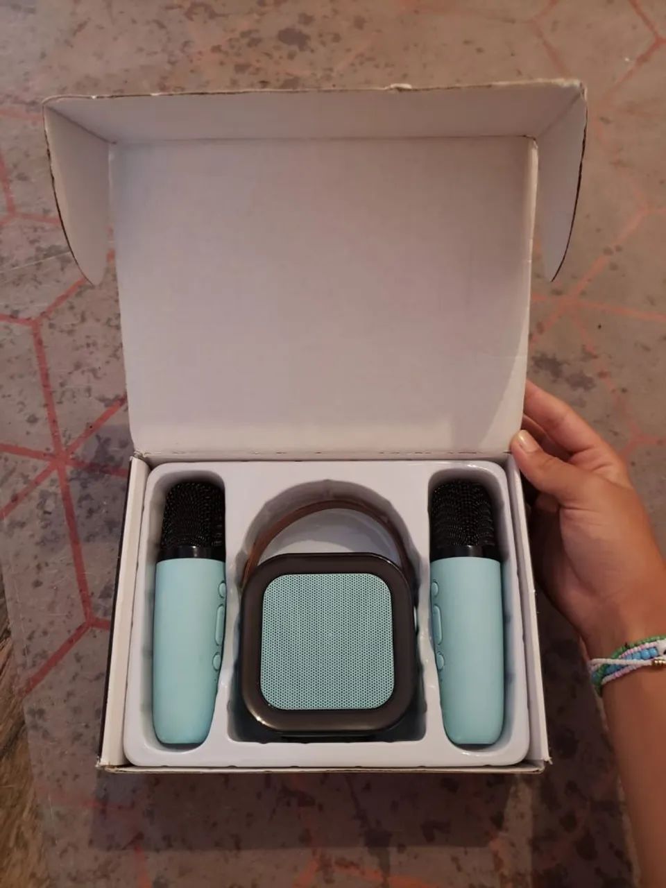 Mini microfone com mini caixa de som para karauke - Foto 2