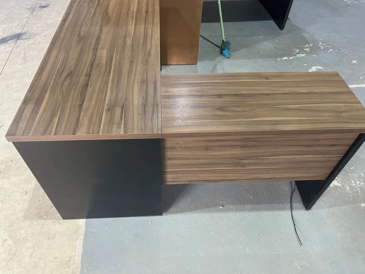 Mesa de trabalho executive em L