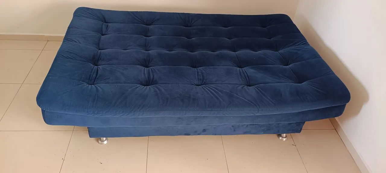 Sofá cama usado em excelente estado. 