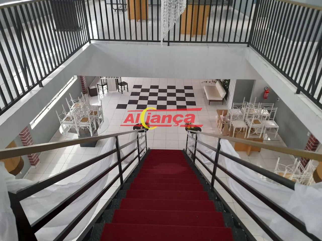 SALA COMERCIAL - COM DOIS ANDARES 300m², PARA LOCAÇÃO JD. CUMBICA