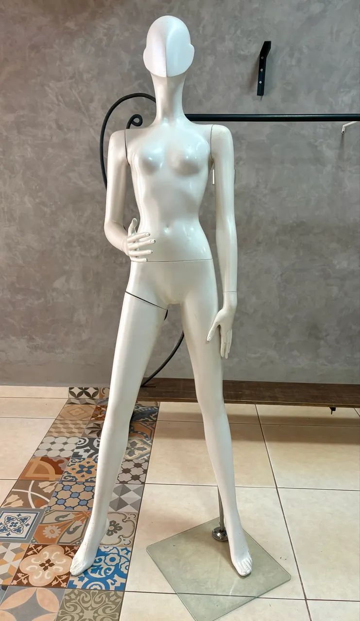 Manequim Feminino - Fibra de Vidro  - Foto 3
