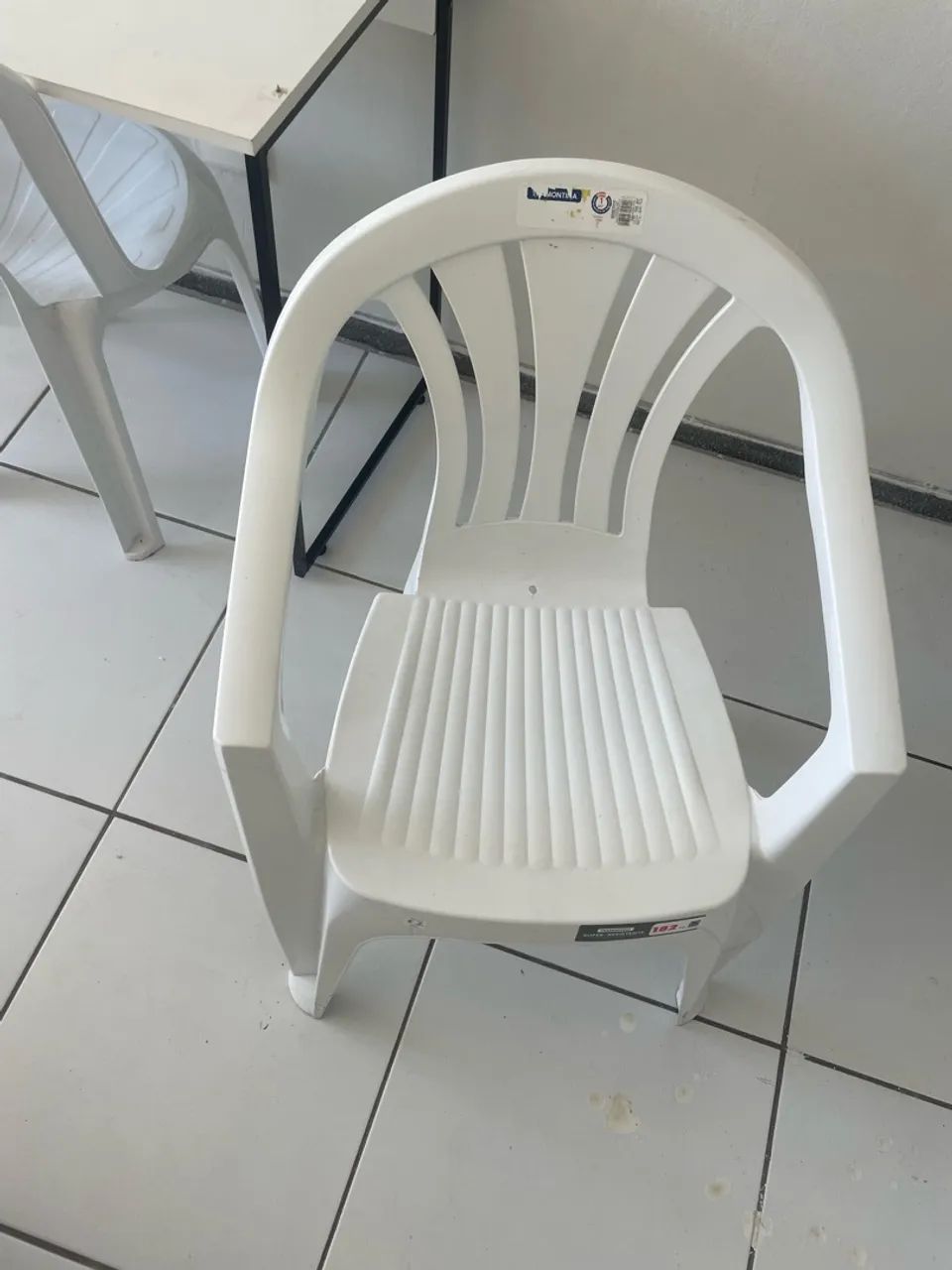 DUAS CADEIRAS SEMINOVAS