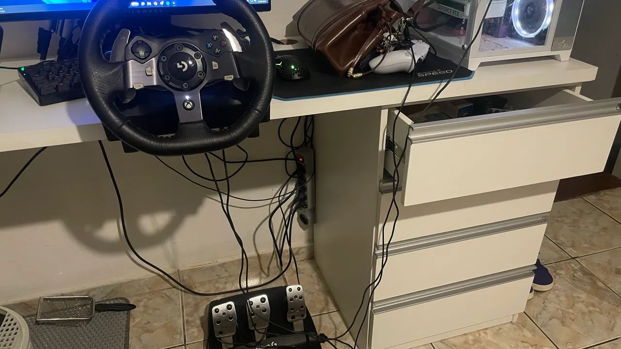 Logitech G920 Driving Force + Pedais | Xbox e PC | Excelente Estado - Foto 2
