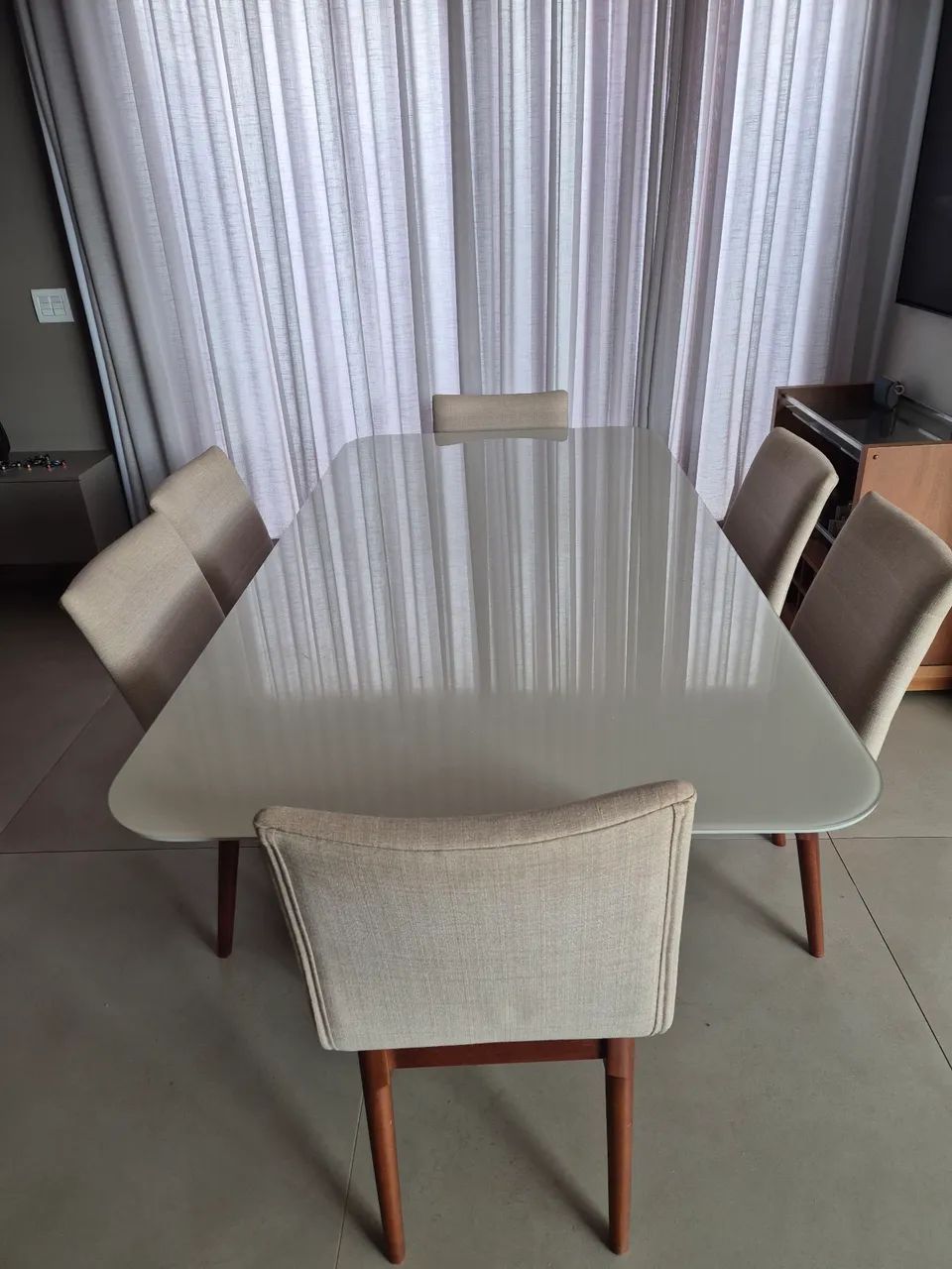 Mesa com 6 cadeiras