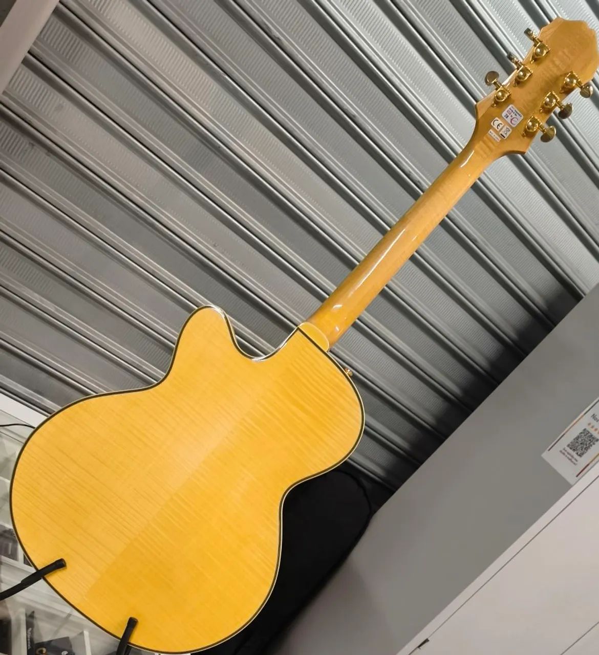 Guitarra Epiphone Joe Pass Emperor II com case impecável  - Foto 3