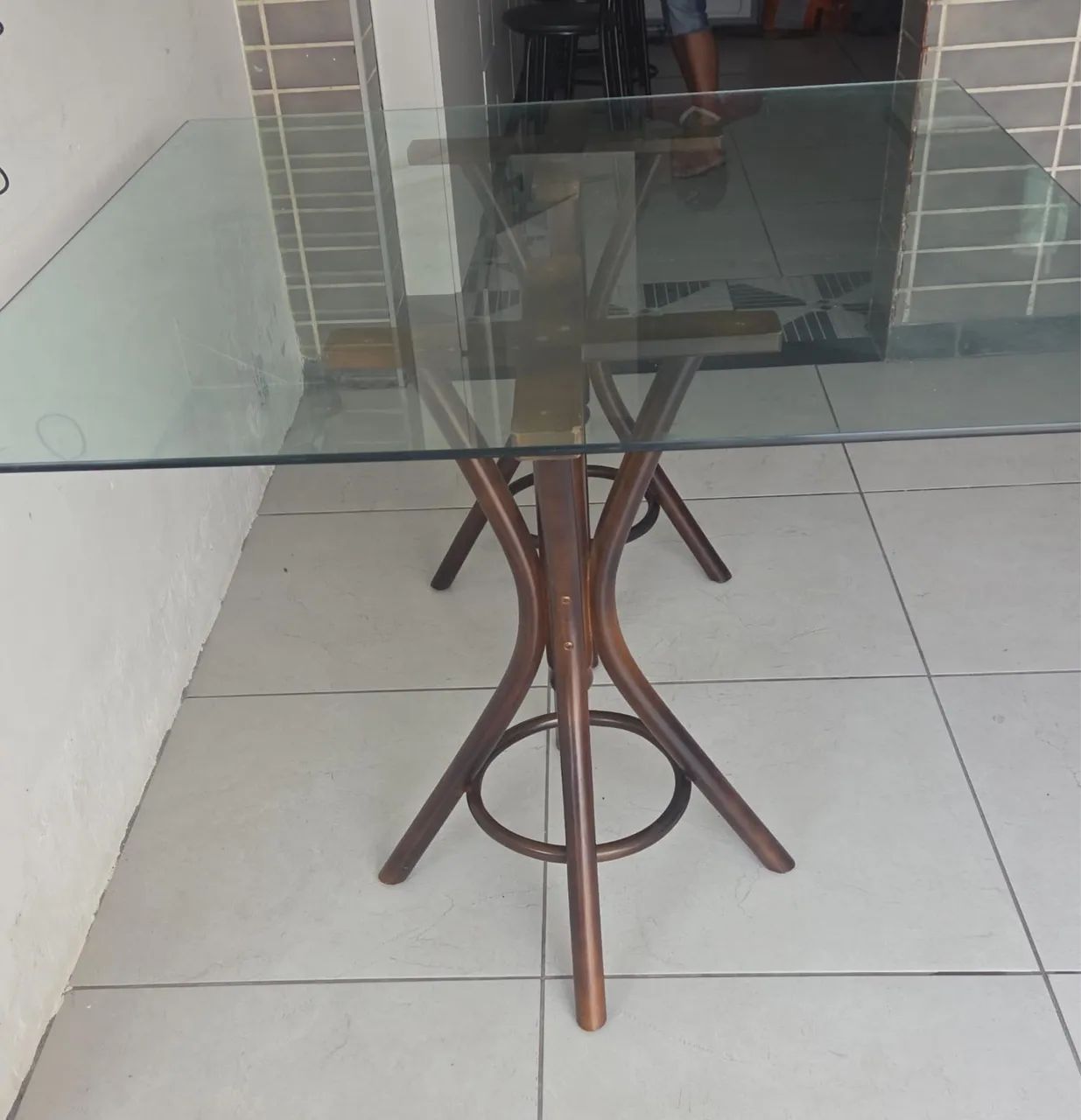 Vende-se mesa de vidro temperado 1.20x1.20 - Foto 2