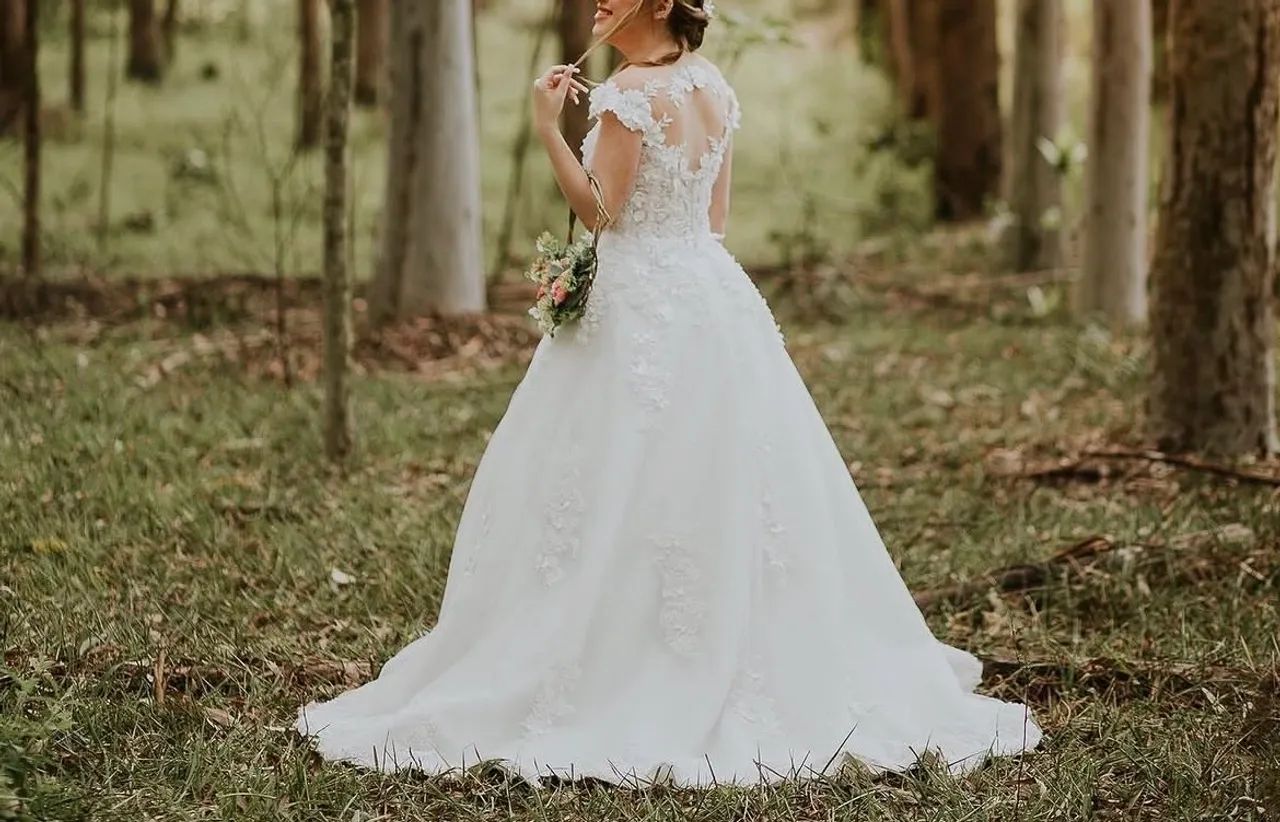 Vestido de noiva com renda 3D cor marfim. - Foto 5