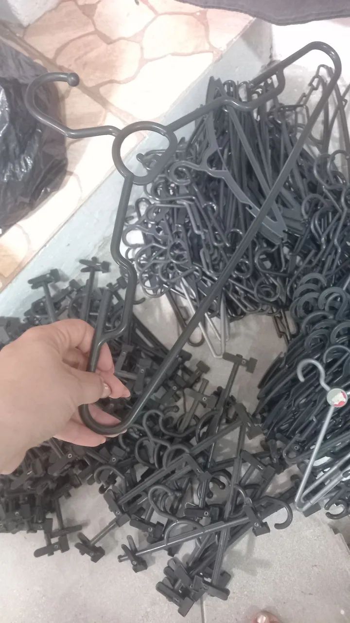 Cabides de bermudas e camisas  - Foto 3