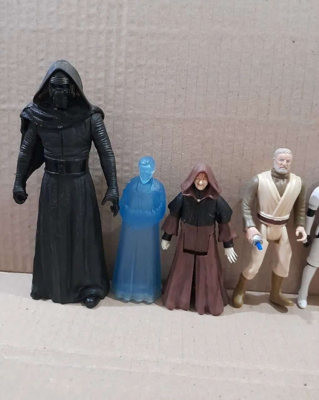 Lote 15 figuras Star Wars Hasbro e Disney - Foto 4