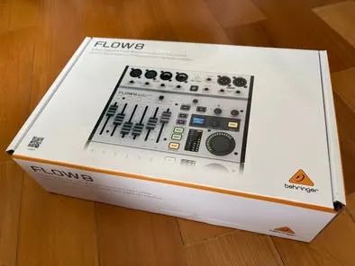 Mesa Digital Behringer Flow 8 NOVA na caixa