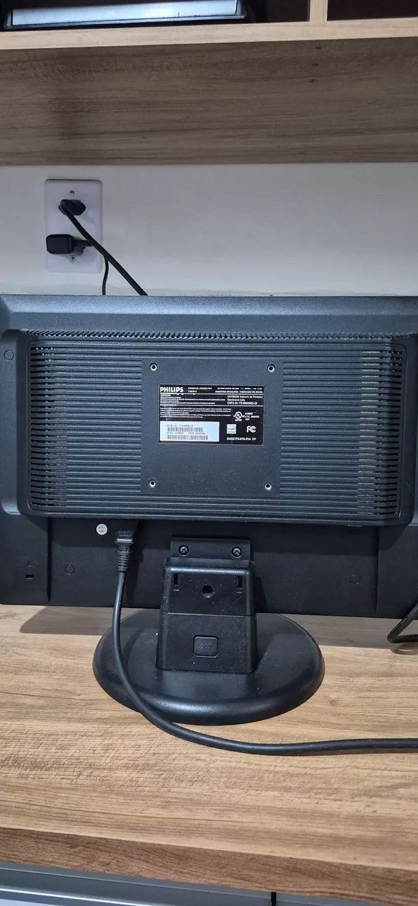 Monitor Philips 17 Polegadas Funcionando Com Avaria na Tela R$30,00 Reais  - Foto 3