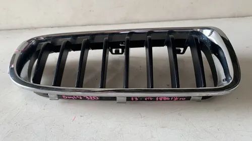 Grade Bmw 320i 328i 335i F30 Com Detalhe Lado Direito 15225 Preto/cromado Direito - Foto 3