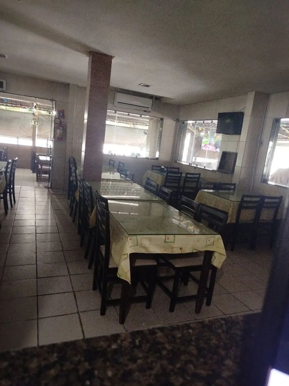 Vende conjunto de mesas para restaurante com 4 cadeiras.