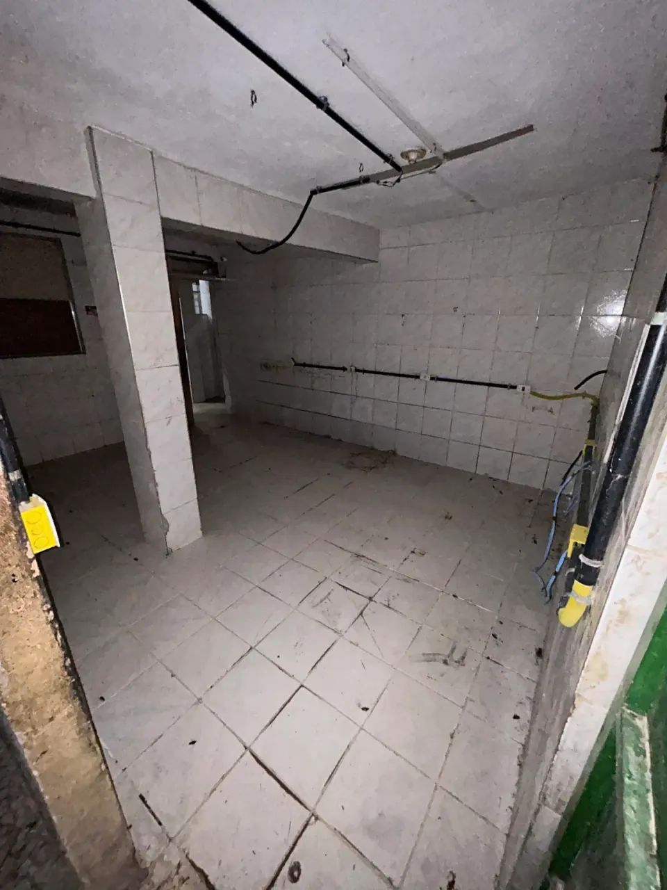VENDE-SE OU ALUGA-SE EXCELENTE LOJA + GALPÃO - Foto 4
