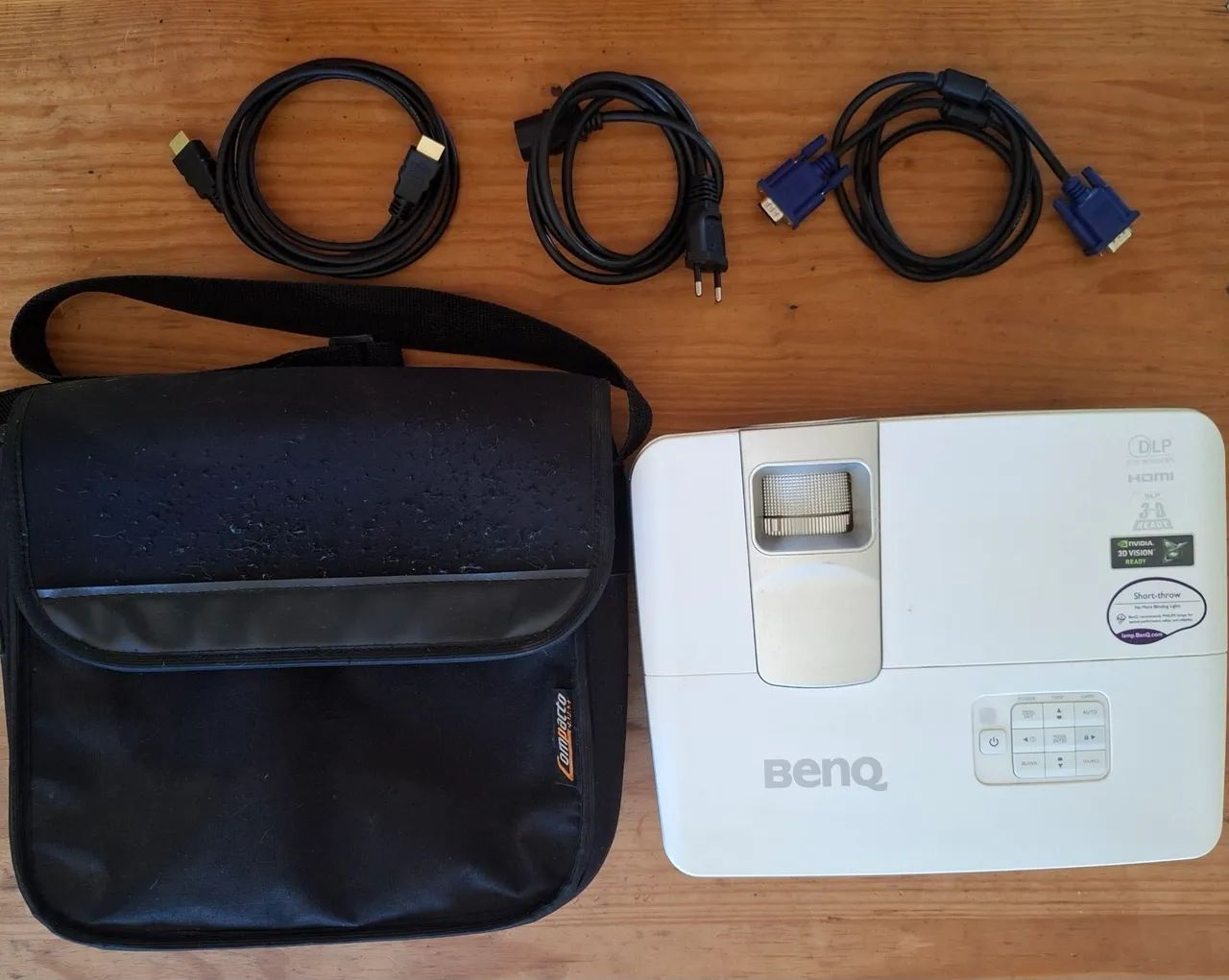 Projetor BenQ Short Throw + Tela 100"