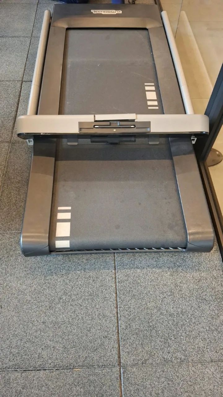 Esteira Technogym
