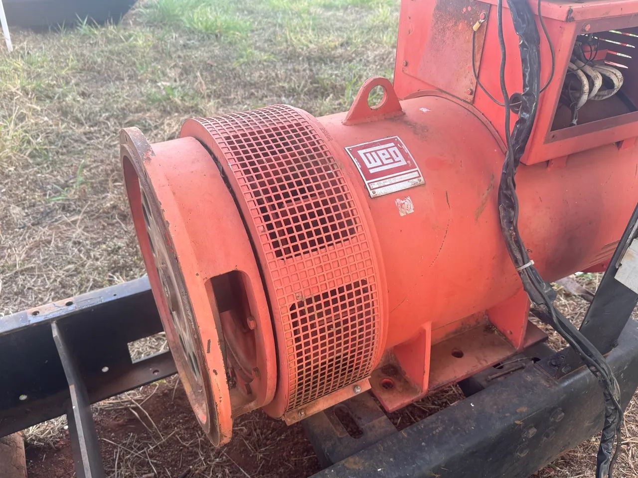 Gerador SOLTEIRO 230/200 kVA LEIA A DESCRIÇÃO  - Foto 2