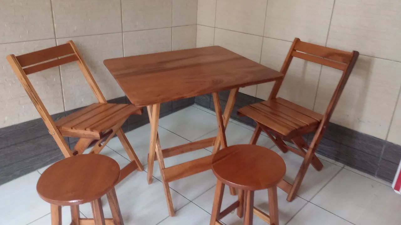 Mesa Dobrável e cadeira e bancos