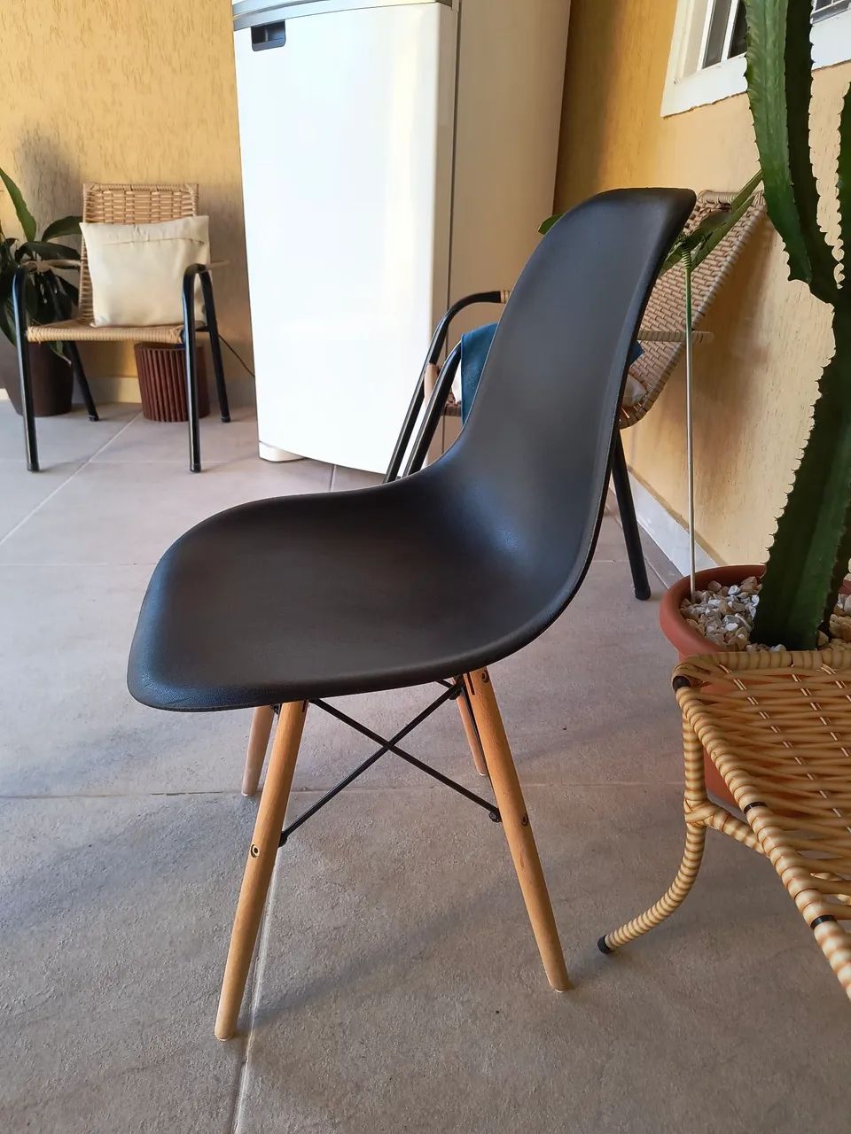 Cadeira Charles Eames Eiffel DSW.