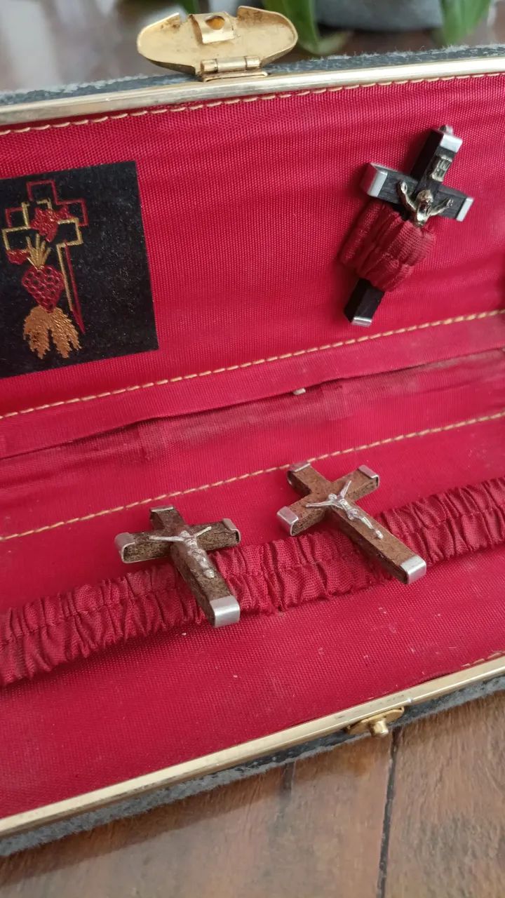 Estojo de peças religiosas antiga raridade  - Foto 4