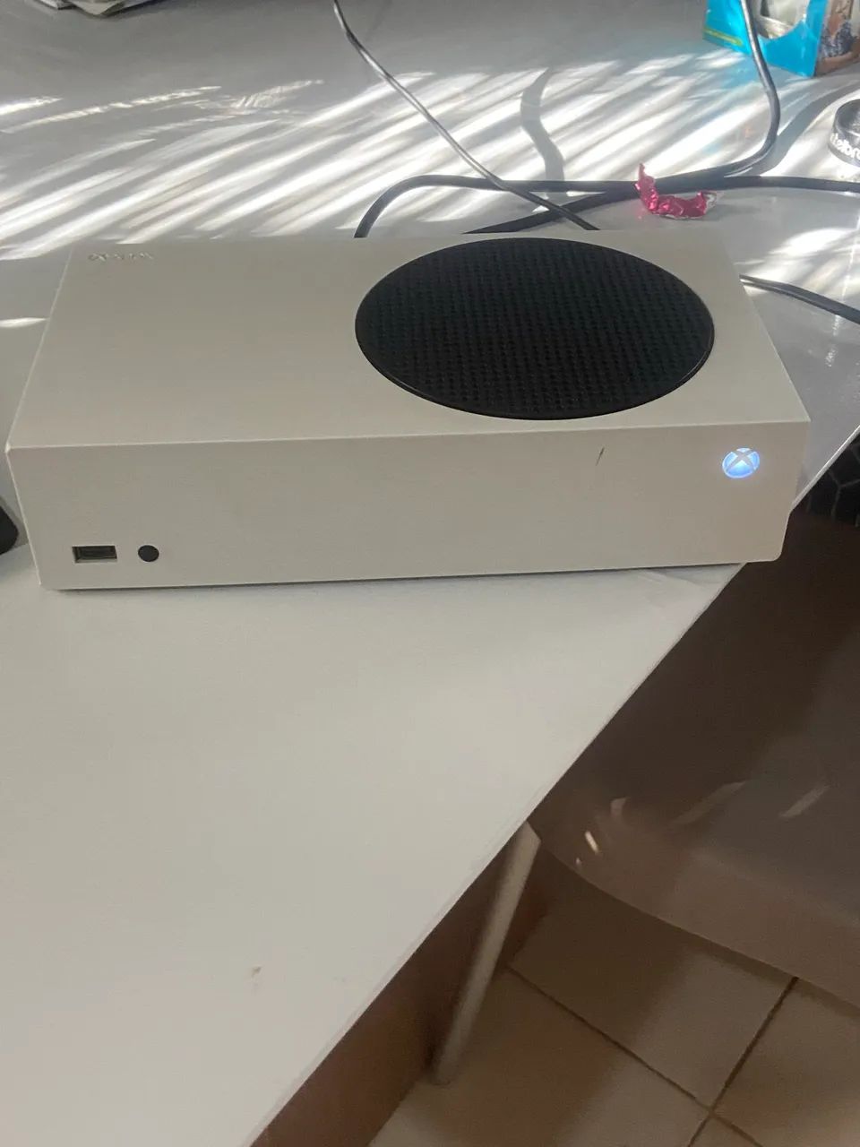 Vende-se um Xbox series s com dois controle 1500 funciona perfeitamente? - Foto 2
