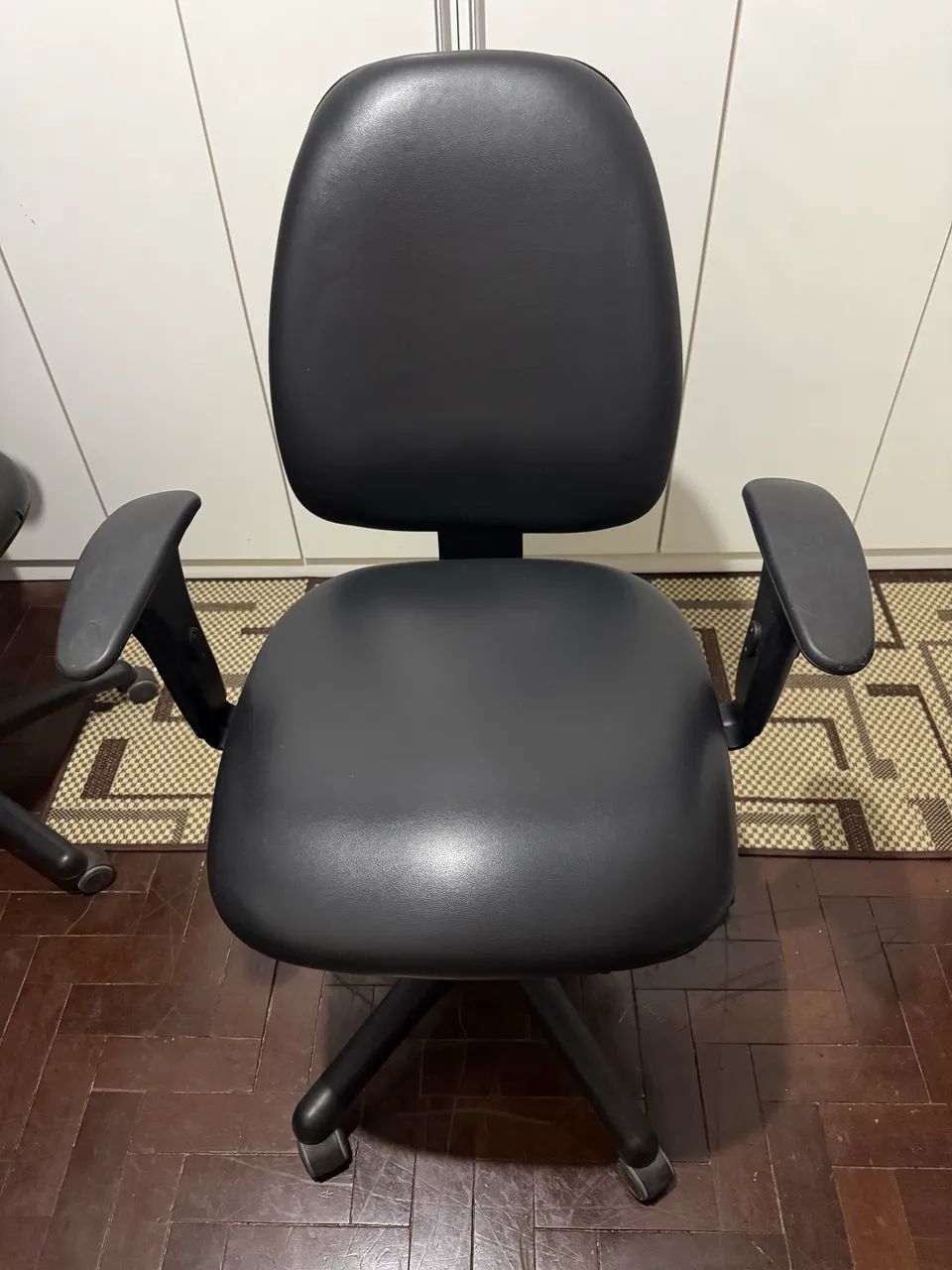 Cadeira escritório semi nova oportunidade  - Foto 2