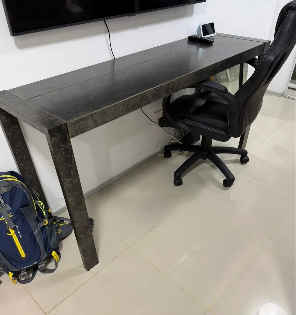 MESA DE ESCRITÓRIO 1,50m TOKSTOK, EXCELENTE ESTADO!!