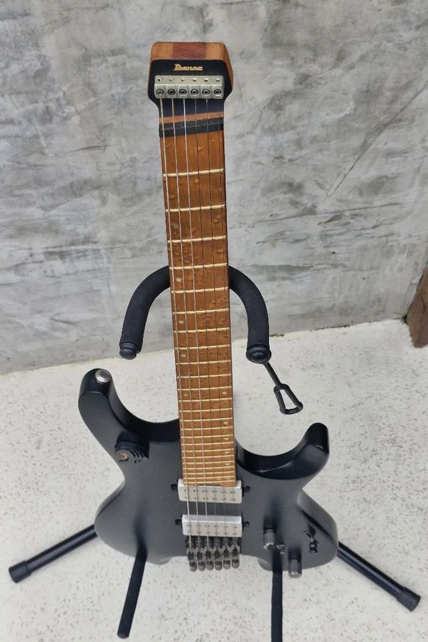 Guitarra Ibanez QX52, preto fosco, estado impecável